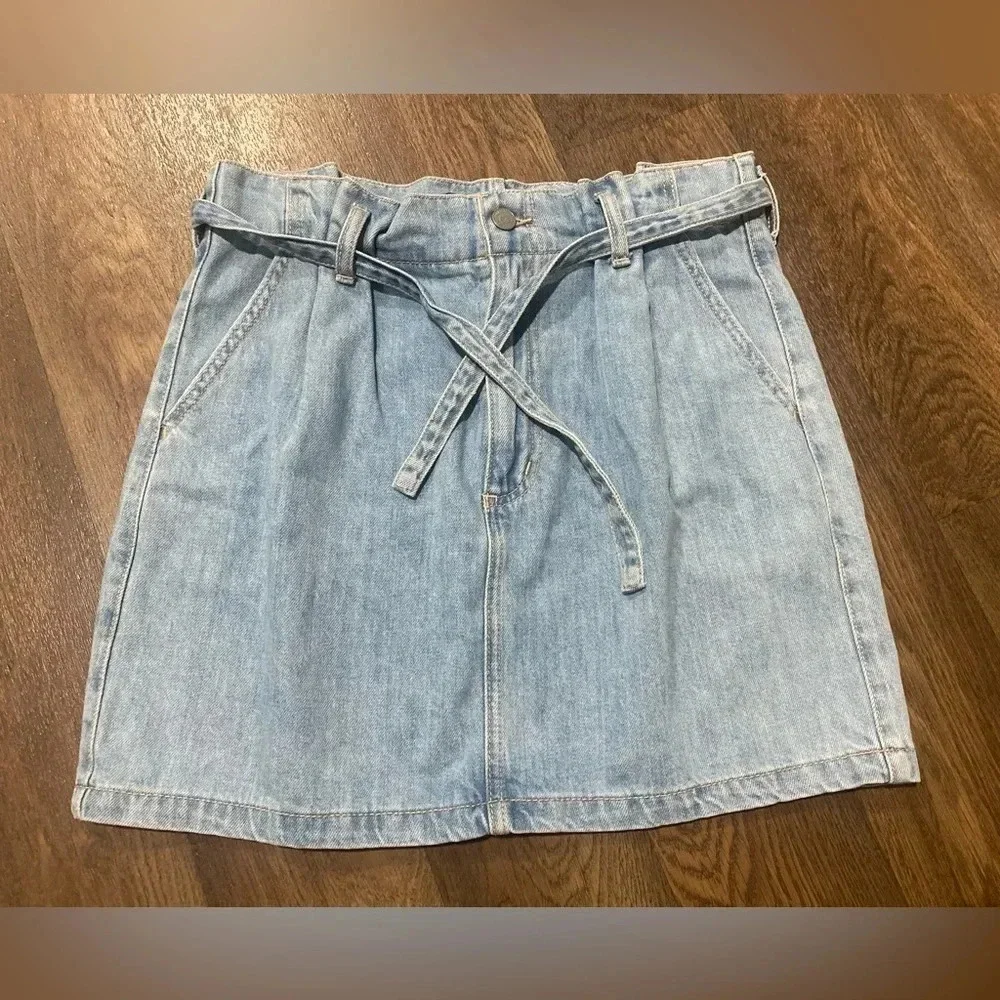Hollister Ultra High Rise Paperbag Waist Light Wash Jean Mini Skirt size 11